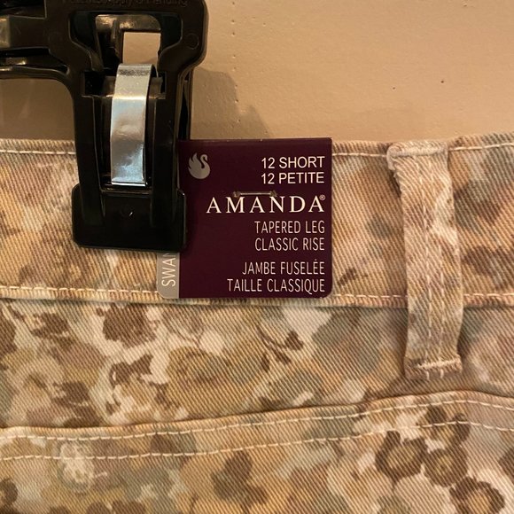 Gloria Vanderbilt Women's Modern Petal Short Pants - Picture 6 of 8